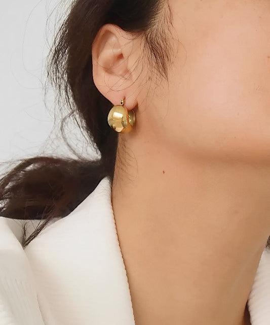 Amélie 18K Gold Non-Tarnish Classic Round Huggie Earring